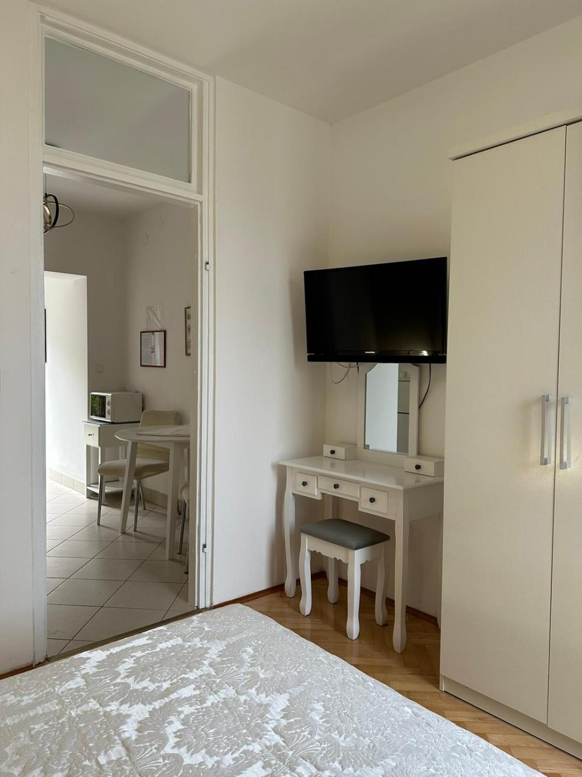 Apartment Mali Losinj 7879B Exteriör bild